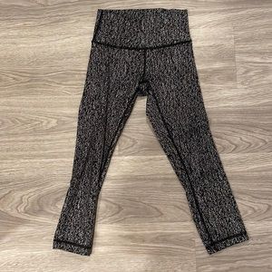LULULEMON CROPPED LEGGINGS